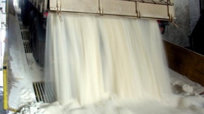 Mercado fecha em tímida alta após oito semanas consecutivas de baixa