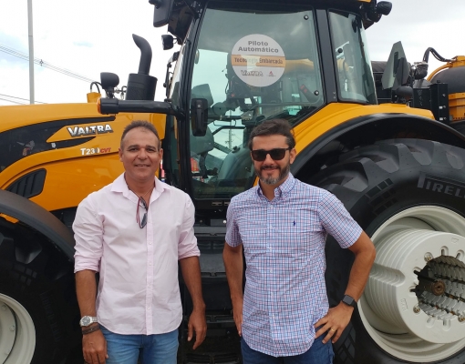 Janilton e Frederico: tecnologia de ponta faz parte do dia a dia da Estreito Agropecuária