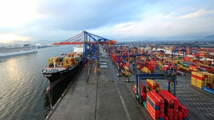 Maior porto da América Latina não pode receber grandes navios