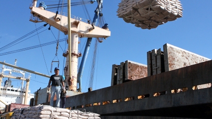 Porto de Santos prevê movimentar volume recorde em 2017 com expansão da soja e do açúcar