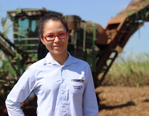 A operadora de colhedora Elaine Rodrigues Silva pretende continuar estudando para crescer profissionalmente