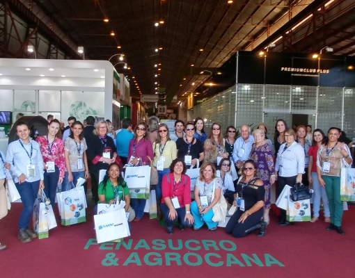 Versão Cana Substantivo Feminino na Fenasucro – mulheres visitam a maior feira de tecnologia sucroenergética do mundo