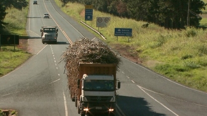 Transporte de cana-de-açúcar sem lona gera 22 multas na região de Ribeirão Preto