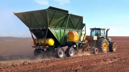 Agrícola JO aprova a plantadora de cana automatizada TT8022 Inteligente