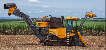 Pioneira, Valtra lança no país primeira colhedora para mudas de cana