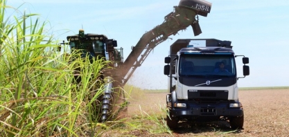 Empresa desenvolve caminhão que anda sozinho, para reduzir perdas em plantações de cana-de-açúcar