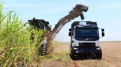 Empresa desenvolve caminhão que anda sozinho, para reduzir perdas em plantações de cana-de-açúcar