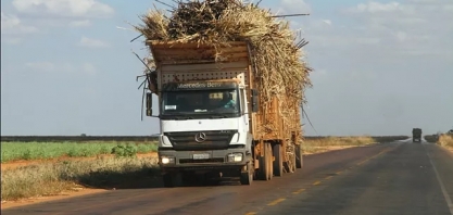Uso de lona em caminhão de cana-de-açúcar será obrigatório em todo o país