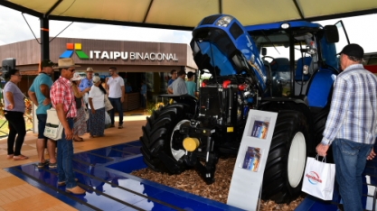 Testes com trator mostram que biometano torna a agricultura mais competitiva