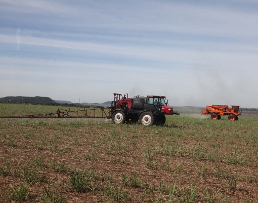 Adoção de culturas geneticamente modificadas no Brasil contribuiu para a redução das entradas com pulverizadores nas lavouras
