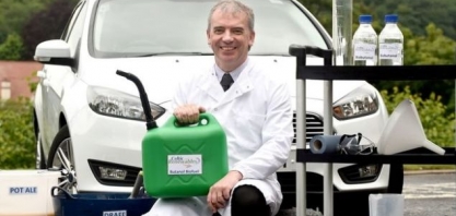 Carro faz primeira viagem com combustível feito de uísque