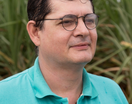 Roberto Toledo é um dos profissionais que busca entender melhor o manejo de herbicidas em MPB. (Foto: Divulgação Ourofino Agrociência)