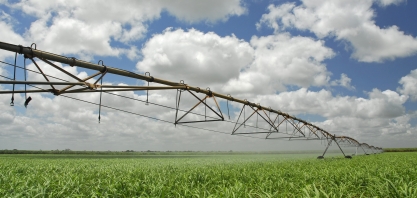 Estudo realizado na ESALQ/USP avaliou a rentabilidade de um sistema de irrigação por pivô linear móvel de cana