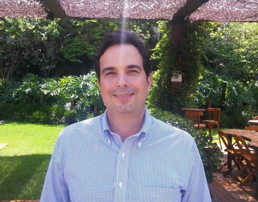 Romanini observa que, mesmo com o revigoramento do solo proporcionado pela prática, a fertilização deve continuar sendo feita