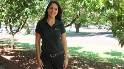 Única mulher em meio as caldeiras e moendas da São Martinho