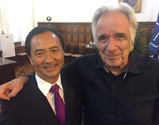 Pedro Mizutani, vice-presidente de Relações Externas e Estratégia da Raízen e o maestro João Carlos Martins