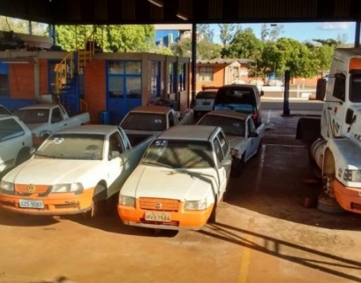 Veículos que integravam partrimônio das empresas de João Lyra e que irão a leilão no próximo dia 25