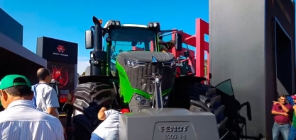 TRATOR GIGANTE ALEMÃO, FENDT 1050, FOI UMA DAS ESTRELAS DA AGRISHOW 2016