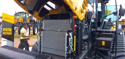 O MAIOR TRATOR DO MUNDO ESTEVE NO ESTANDE DA VALTRA NA AGRISHOW 2016