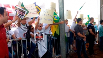 MANIFESTAÇÃO CONTRA ATUAL GOVERNO INTERROMPEU E PÔS FIM A CERIMÔNIA DE ABERTURA DA AGRISHOW