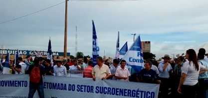 MOVIMENTO PELA RETOMADA DO SETOR REÚNE MILHARES EM SERTÃOZINHO, SP