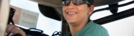 Anna Rita Silva, tratorista na Usina Da Mata, no VI Encontro Cana Substantivo Feminino