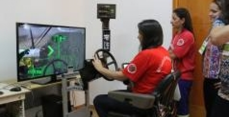 No VI Encontro Cana Substantivo Feminino, mulheres vão testar as habilidades no simulador de colhedora de cana