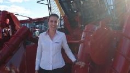 Mulher também vende máquinas agrícolas
