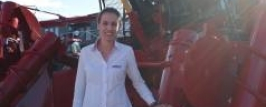 Mulher também vende máquinas agrícolas