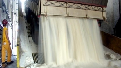 Prêmio para açúcar no Brasil pode levar a cancelamentos de exportação, dizem analistas