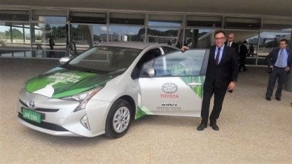 Híbrido flex da Toyota carimba o passaporte do etanol rumo à mobilidade elétrica