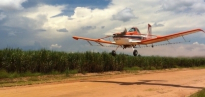 Parada em refinaria da Petrobras deixa aviões agrícolas sem combustível