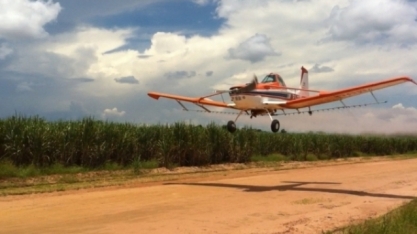 Parada em refinaria da Petrobras deixa aviões agrícolas sem combustível