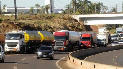 Gigantes do agro compram frota própria para fugir do custo do frete