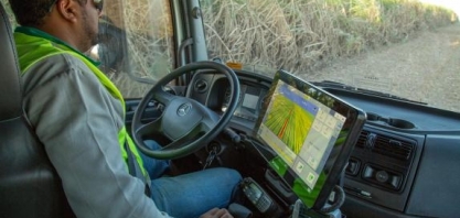 Test-drive com o caminhão Axor 3131 com direção autônoma no VIII Encontro Cana Substantivo Feminino