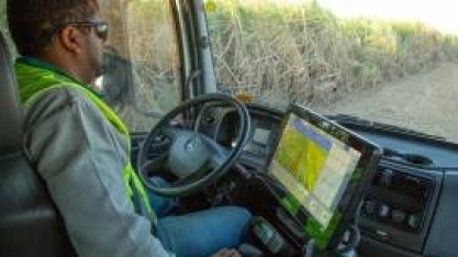 Test-drive com o caminhão Axor 3131 com direção autônoma no VIII Encontro Cana Substantivo Feminino