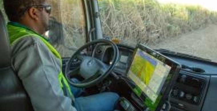 Test-drive com o caminhão Axor 3131 com direção autônoma no VIII Encontro Cana Substantivo Feminino