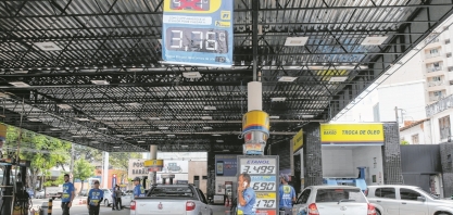 Aplicativos geram economia de 20% na hora de abastecer