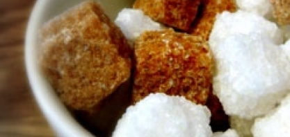 Açúcar valoriza nas bolsas internacionais; mercado interno recua