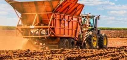 Plantio mecanizado de cana recua 