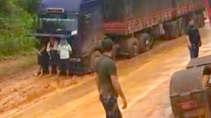 Atoleiros na BR-163 obriga Dnit e fechar dois pontos da estrada