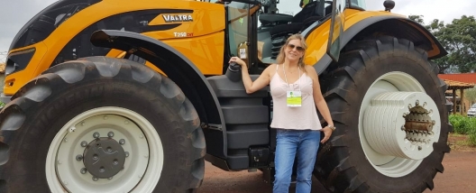 Test-drive com tratores faz o maior sucesso no VIII Encontro Cana Substantivo Feminino