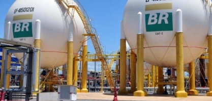 Bolsonaro diz que governo discute preços de combustíveis