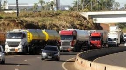 Petrobras mantém preço médio da gasolina nesta sexta-feira, mas eleva diesel 