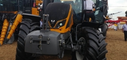 Valtra exalta as mulheres do agronegócio em estande tecnológico na Agrishow