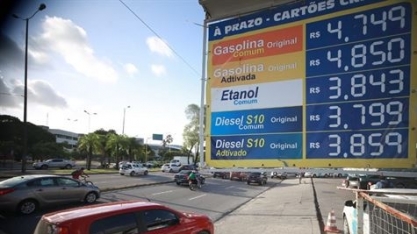 Postos do Recife aplicam aumento da gasolina