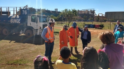 Alunos de escola pública de MG visitam a usina da Bunge