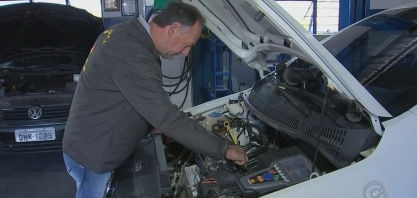 Reportagem da orientações para motoristas que tem carro movido a etanol