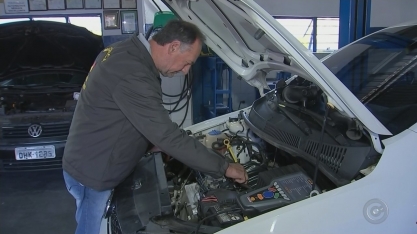 Reportagem da orientações para motoristas que tem carro movido a etanol