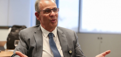 Ministro de Minas e Energia quer trocar diesel por gás nos caminhões